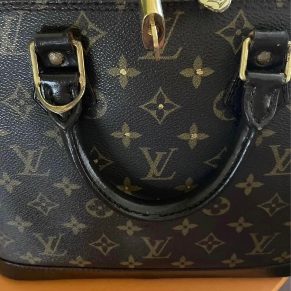 Gorgeous on the PM just painted rich, dark brown gorgeous vintage piece! - Picture 2 of 6